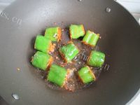 美味的豆腐香菇酿青椒做法图解10)