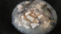 营养丰富的泥鳅豆腐汤做法图解6)
