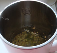 美味的绿豆红薯豆浆做法图解10)