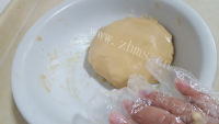 自制广式蛋黄莲蓉月饼做法图解2)
