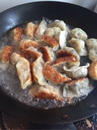 简单的生煎饺子做法图解6)