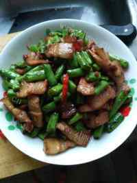 营养丰富的四季豆烧肉做法图解6)