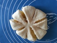 美味营养的椰蓉花形面包做法图解9)
