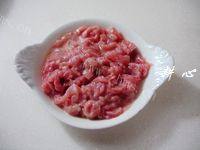 营养丰富的肉片炒丝瓜做法图解3)