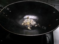 美味的小河蚌鲜汤做法图解3)