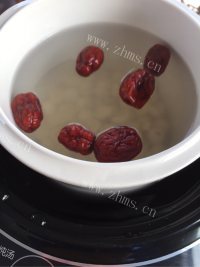 清香的电炖盅银耳莲子糖水做法图解5)