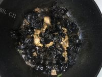 家常菜木耳炒肉片做法图解6)