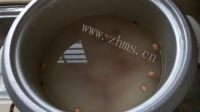 美味的花生鱿鱼瘦肉粥做法图解5)