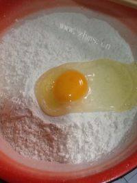 味道香醇的香葱鸡蛋饼做法图解2)