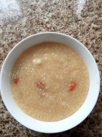 美味的小米枸杞粥做法图解7)