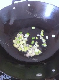 香飘十里的西红柿炒鸡蛋做法图解4)