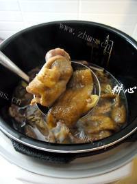 营养竹笙花胶老鸭汤做法图解6)