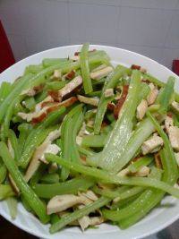 自制芹菜炒香干