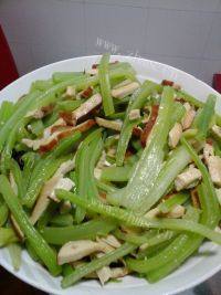 自制芹菜炒香干