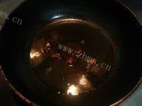 自制猪肉炖粉条做法图解7)