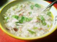 美味的青菜瘦肉粥