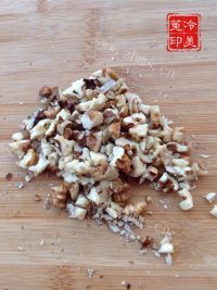 自制红糖红枣核桃面包做法图解3)