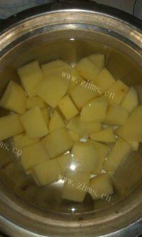 土豆牛腩做法图解8)