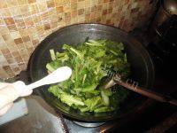 家常菜小白菜炒肉做法图解7)