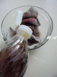 家常鱼皮排骨鲍鱼粥做法图解7)