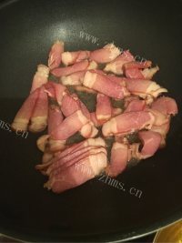 家常菜腊肉炒荷兰豆做法图解6)