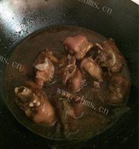 美味的红烧猪蹄做法图解11)