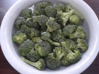 好吃不腻的西兰花炒肉做法图解1)
