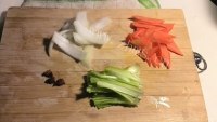美味的砂锅素焖面做法图解2)