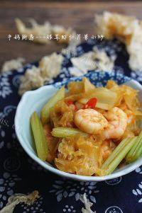 咸香的银耳虾仁小炒做法图解7)