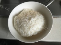 可口的榆钱三文鱼炒饭做法图解2)
