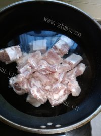 莲藕排骨汤做法图解2)