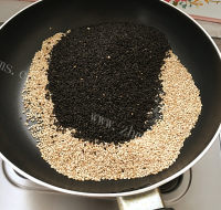 自制芝麻花生糖做法图解2)