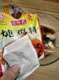 自制快捷红烧鸡做法图解7)