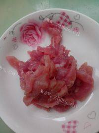 美味的卷心菜炒肉做法图解1)