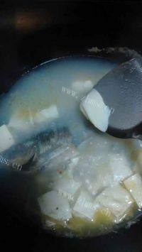 美味的鲫鱼豆腐汤做法图解6)