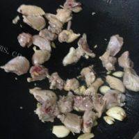 家常菜鲍鱼焖鸡做法图解5)