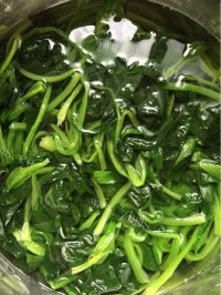家常菜白灼菠菜做法图解3)