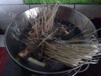 家常菜猪肉白菜炖粉条做法图解6)