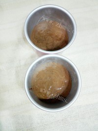 自制巧克力戚风蛋糕做法图解10)