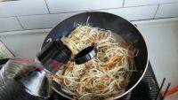家常菜胡萝卜炒豆芽做法图解10)