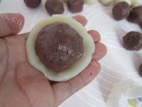 自制豆沙冰皮月饼做法图解8)