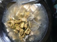 美味的猪肺筒骨莲藕汤做法图解17)