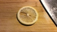 清凉可口的鲜榨柠檬苦瓜汁的做法图解二
