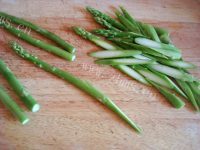 家常菜腊肠炒芦笋做法图解2)