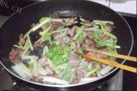 家常菜芹菜炒肉片