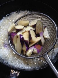 家常菜红烧肉末茄子做法图解4)