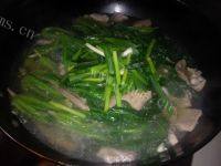 家常菜猪肝菠菜汤做法图解4)