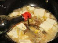 家常菜黄花鱼炖豆腐做法图解8)