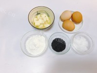 自制黑芝麻鸡蛋卷做法图解1)