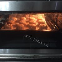 自制蛋黄莲蓉月饼做法图解14)